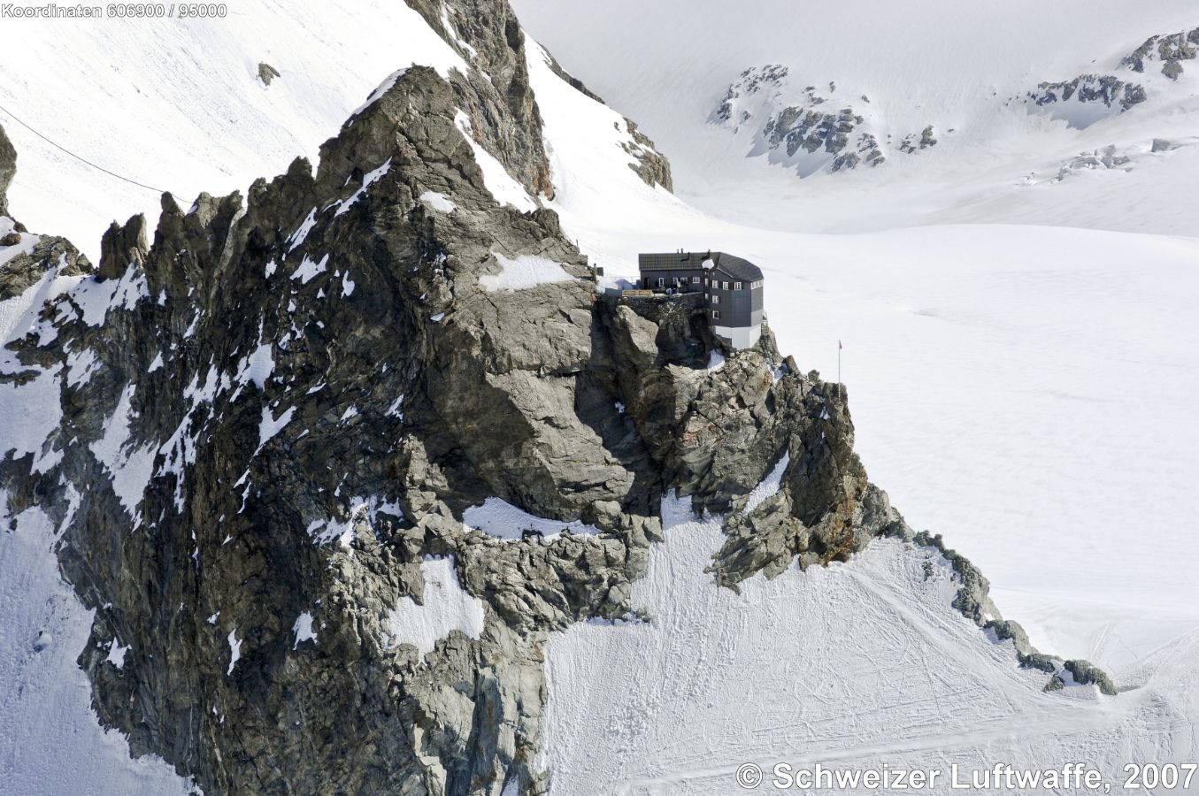 Cabane de Bertol CAS (VS) am Dents de Bertol (3546 m.ü.M.)